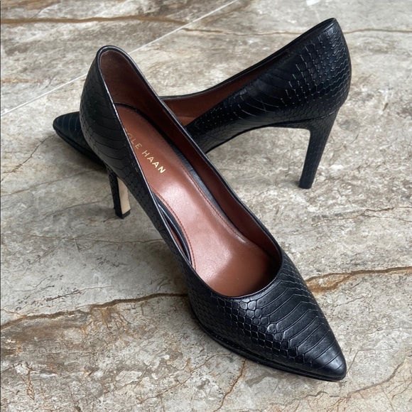 Cole Haan Black Leather Snakeskin embossed Pumps, women's size 6 1/2B. - Picture 2 of 12